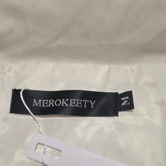 Elegant Beige Puffer Jacket for Women - Picture 4 of 8